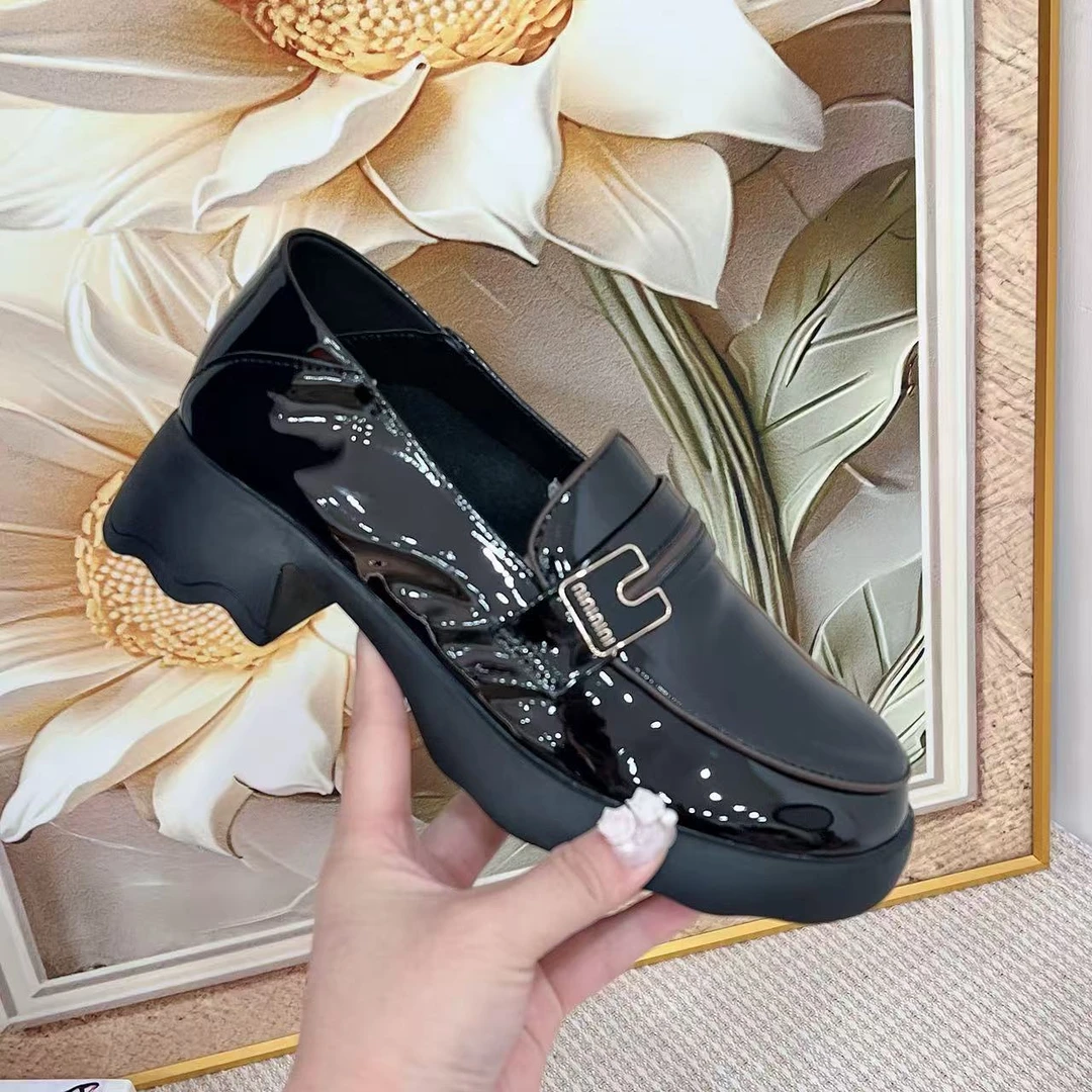 8858  新款时尚春秋粗跟透气百搭乐福鞋