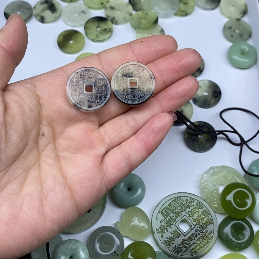 蛇纹石玉未镶嵌颈饰八*爷