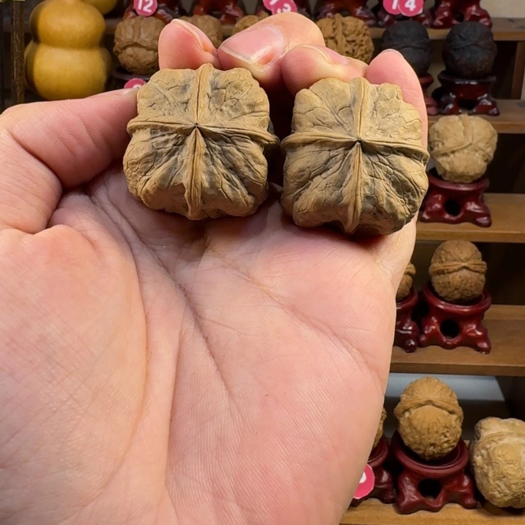 ****顺核桃铁核桃把件肌肉尊炸四