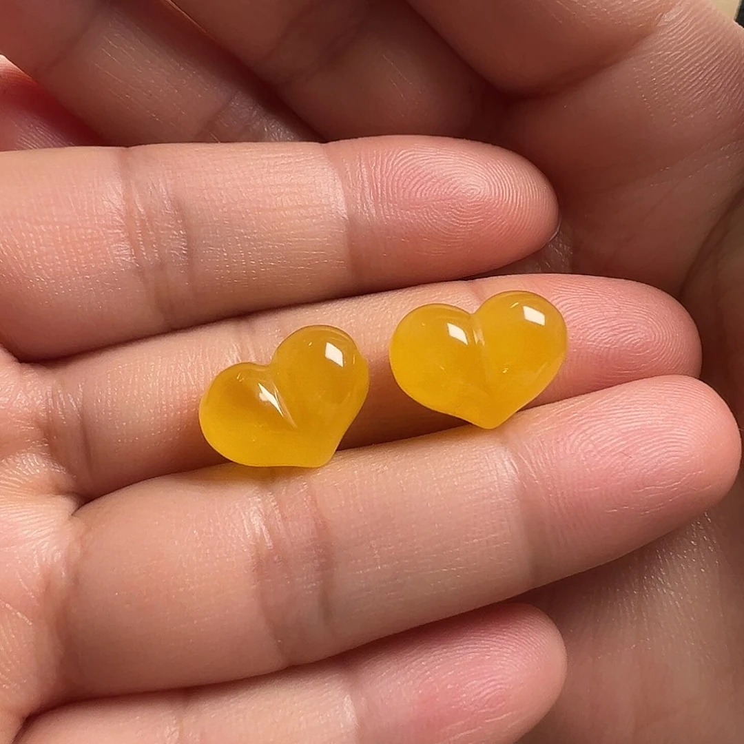 蜜蜡颈饰未镶嵌鸡油黄小屁桃（打孔不退换）