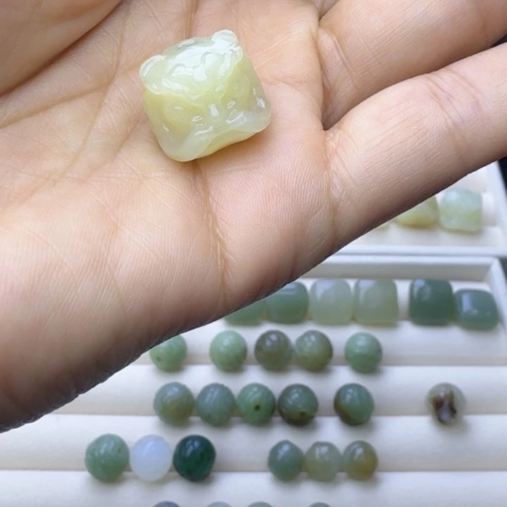 J***o和田玉（糖玉）未镶嵌车挂