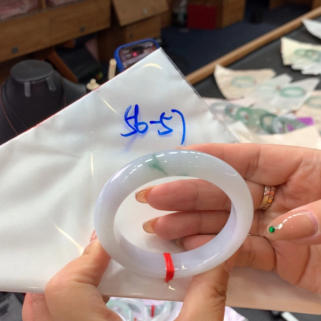 未镶嵌手镯翡翠48小时鉴赏