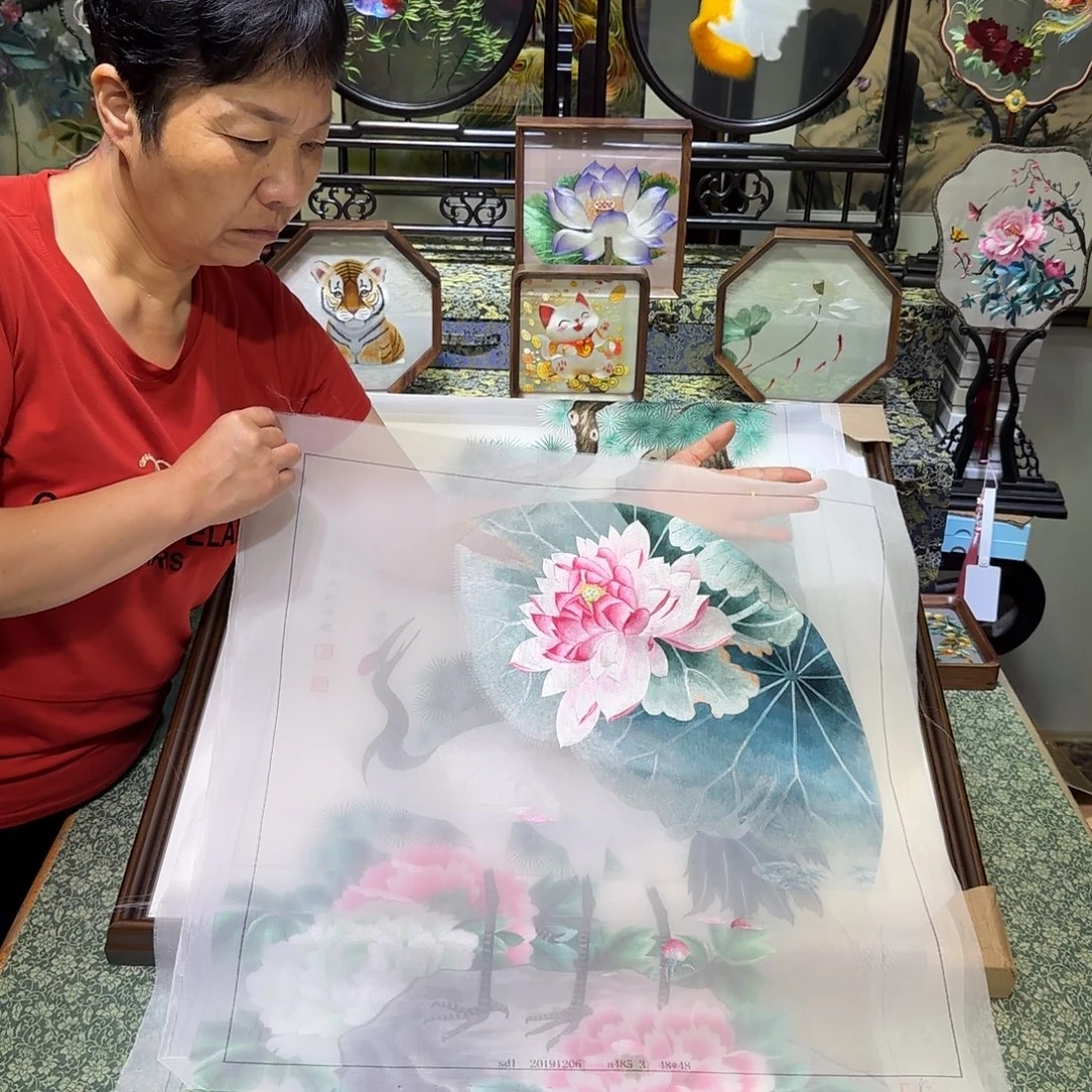 刺绣刺绣工艺精湛独特设计新颖时尚