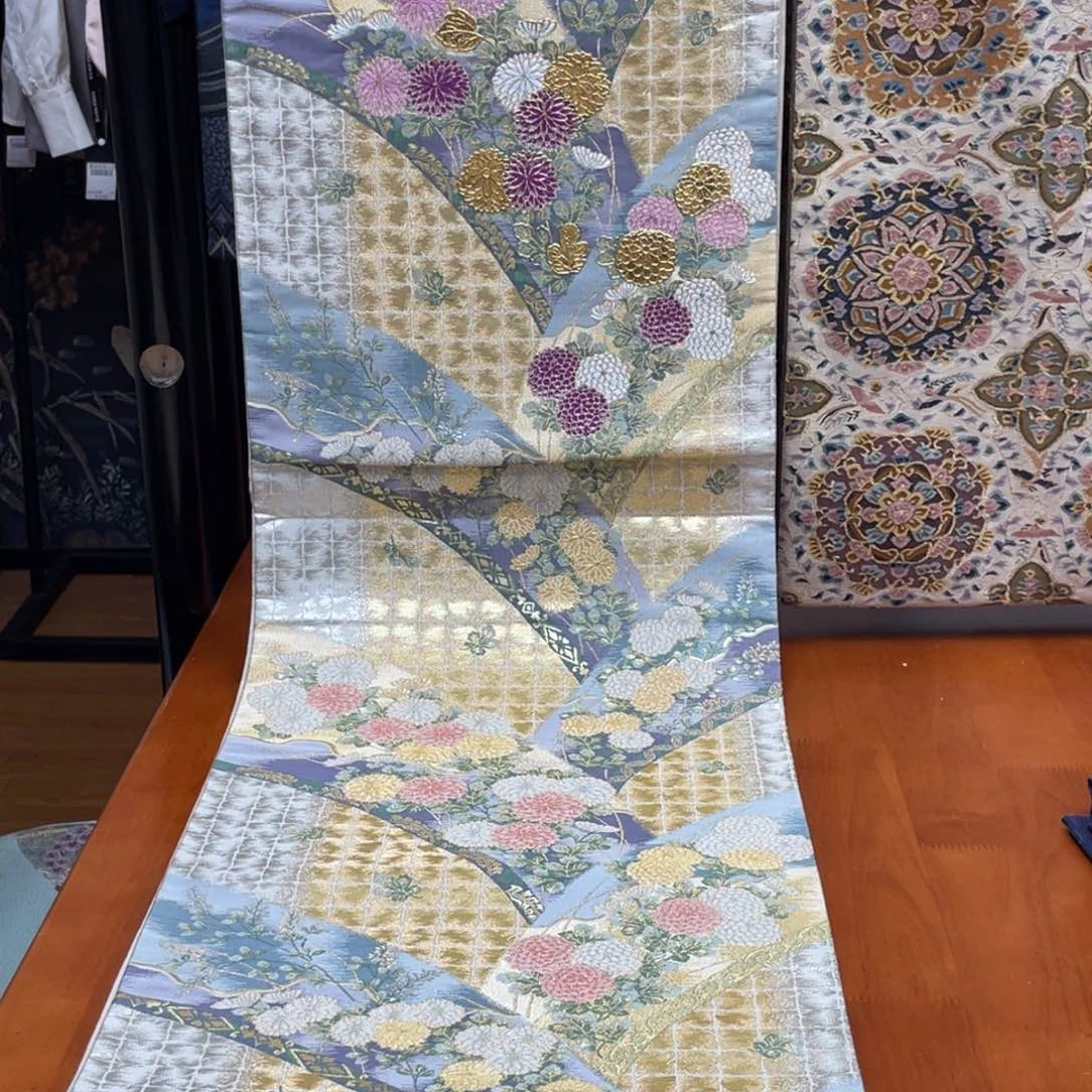 织绣烫金引箔小菊纹