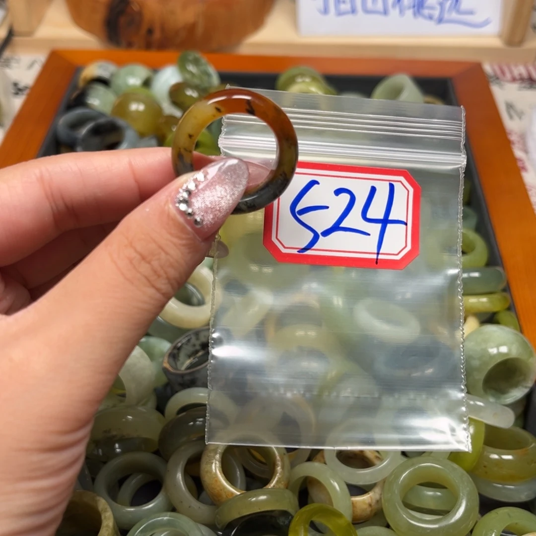 依***玥蛇纹石玉未镶嵌珠宝奇石