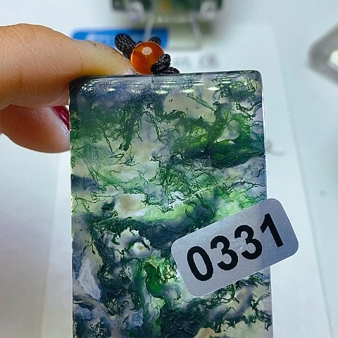 未镶嵌颈饰玛瑙/玉髓不****?