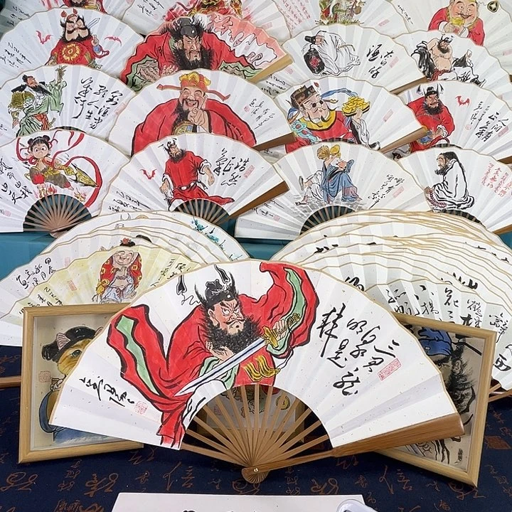 龍***哥国画手绘折扇一把