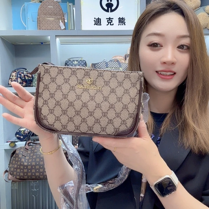 PVC9207熊头单肩斜挎包