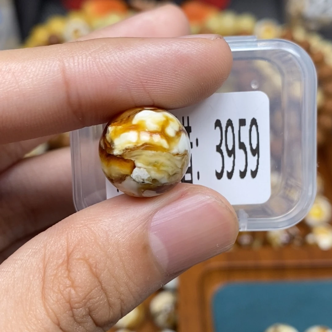 蜜蜡未镶嵌珠宝奇石3959