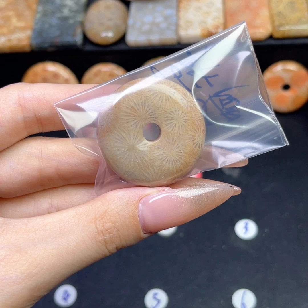硅化珊瑚（珊瑚玉）吊坠未镶嵌