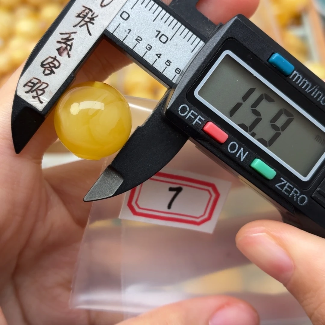 爱***哥蜜蜡未镶嵌裸石蜜蜡微瑕