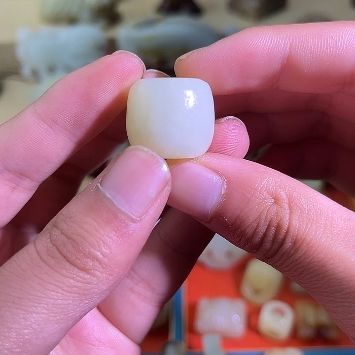 和田玉未镶嵌颈饰赤*