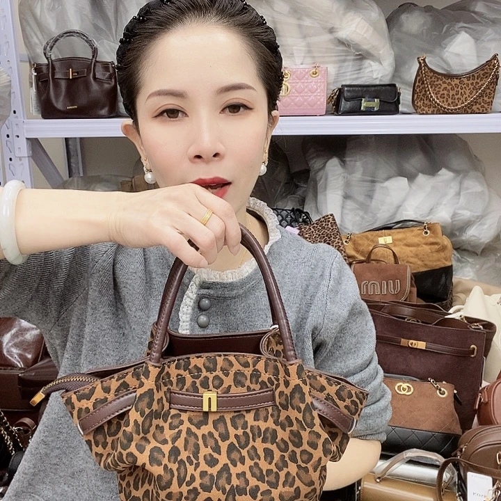 蚕丝小牛剖层皮革PU7527