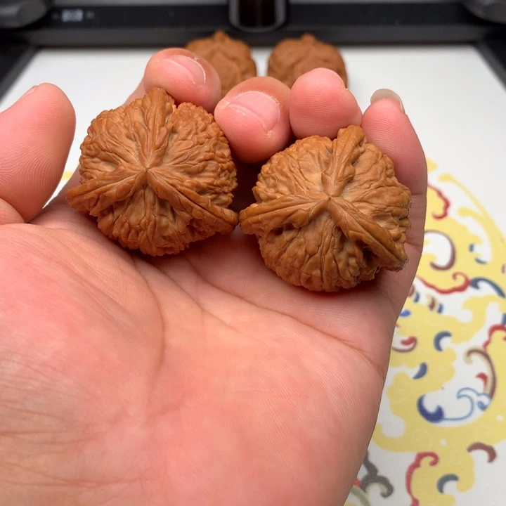 文玩核桃把件白奔