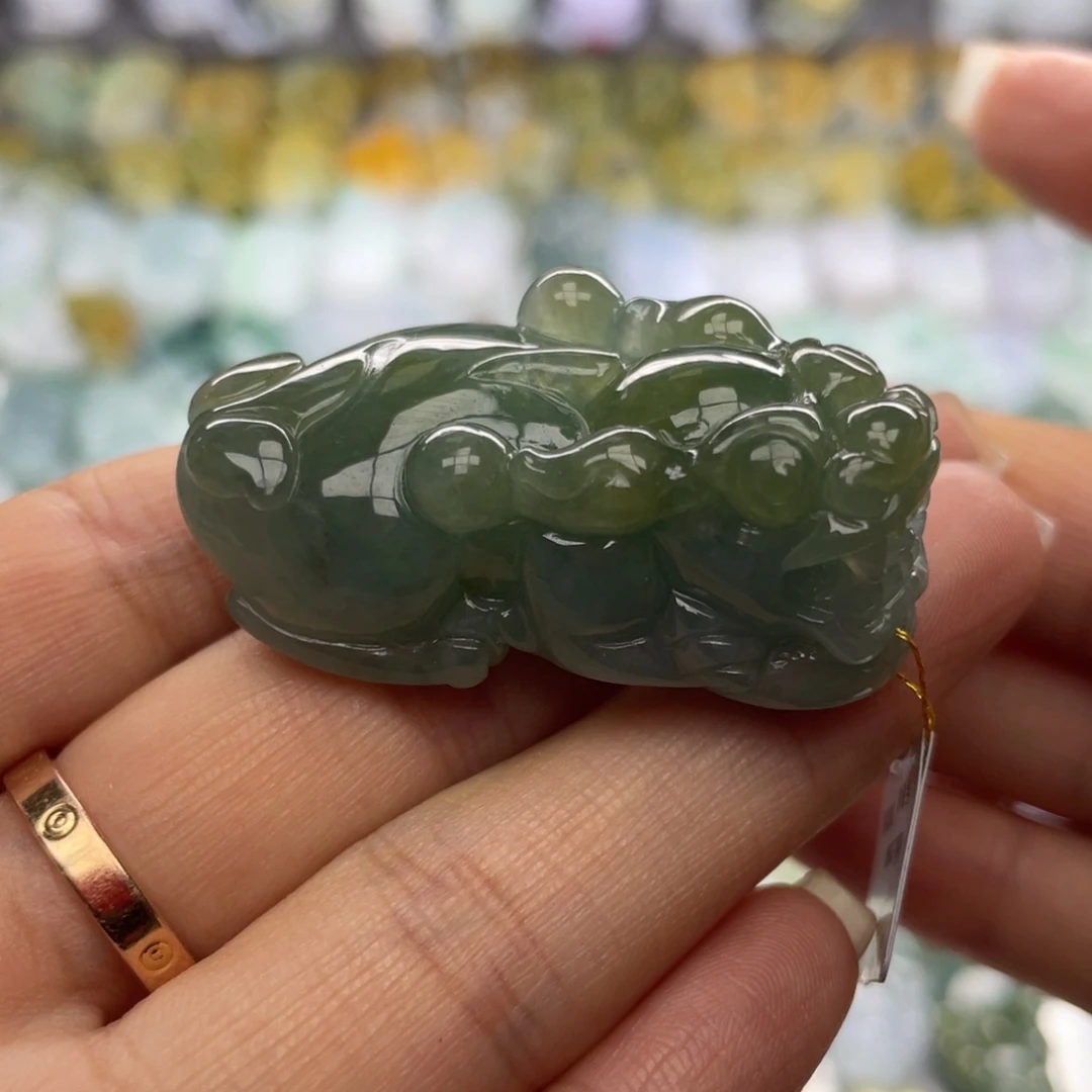 翡翠未镶嵌颈饰貔貅