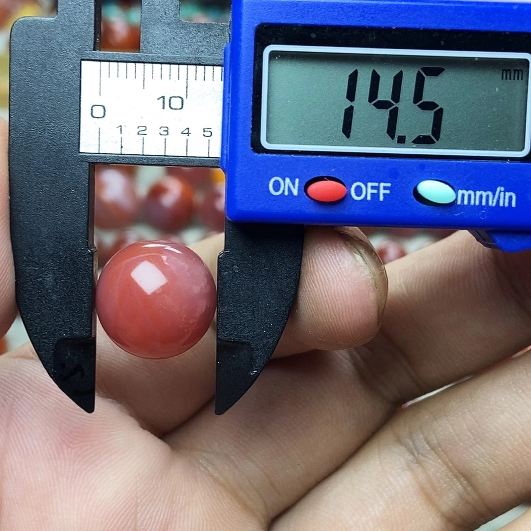 南红玛瑙未镶嵌配饰有瑕疵