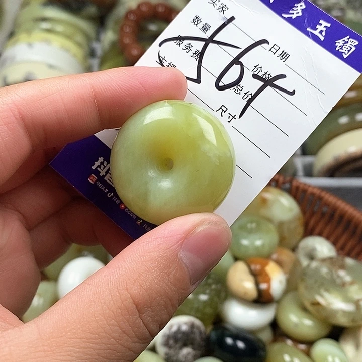 未镶嵌蛇纹石玉颈饰