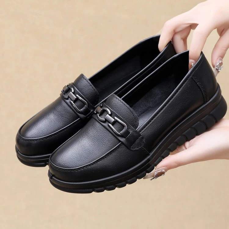 春秋款软皮女鞋2025新款妈妈鞋舒适软底中老年人皮鞋防滑平底单鞋