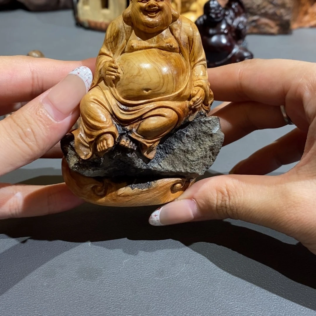 辰***光柏木（崖柏）根抱石弥勒摆件