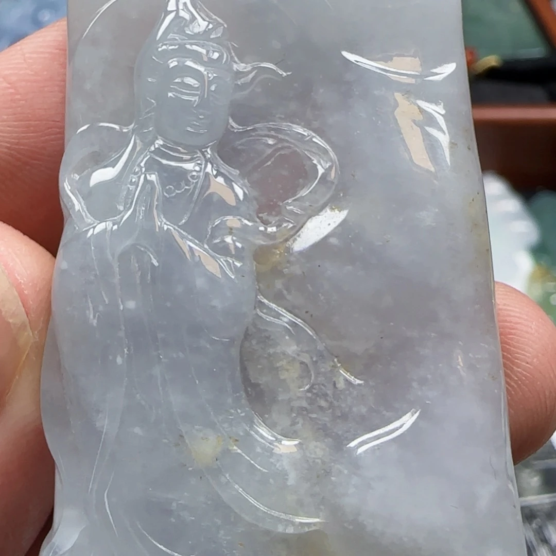 翡翠未镶嵌颈饰观音