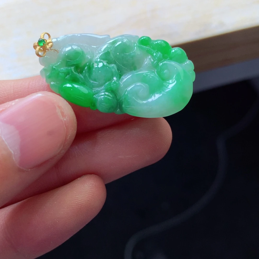 翡翠颈饰18K金镶嵌吊坠