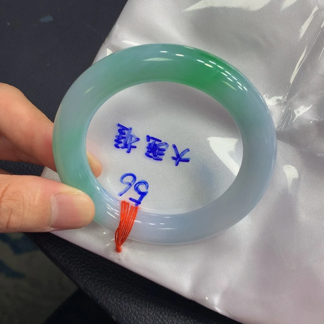 翡翠手镯（圆镯）未镶嵌翡翠