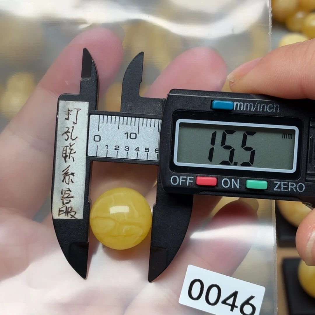 啊***哈琥珀未镶嵌裸石蜜蜡