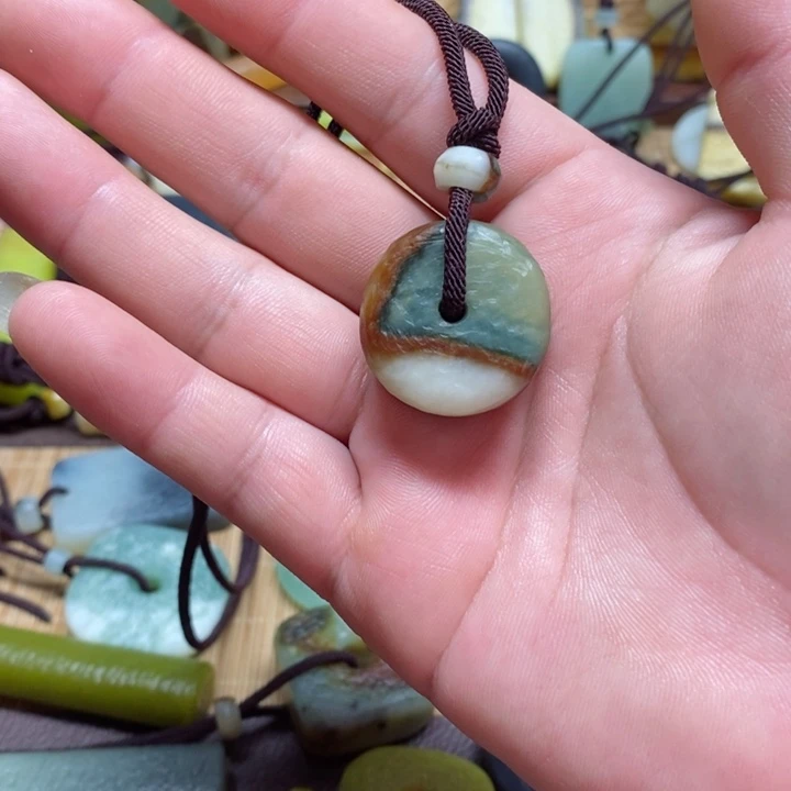 蛇纹石玉挂件未镶嵌@****e