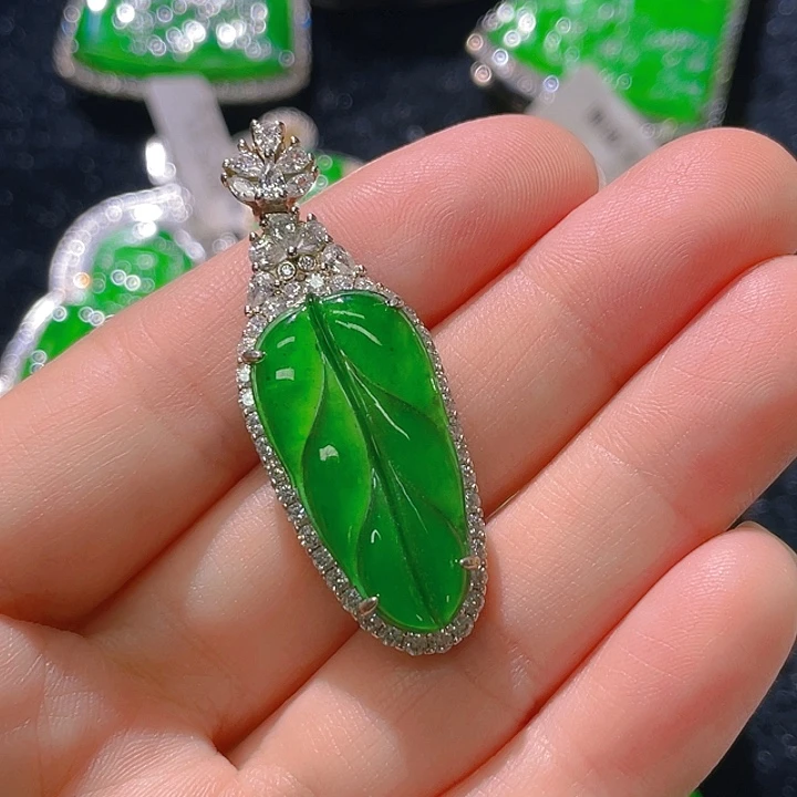 翡翠颈饰未镶嵌1，