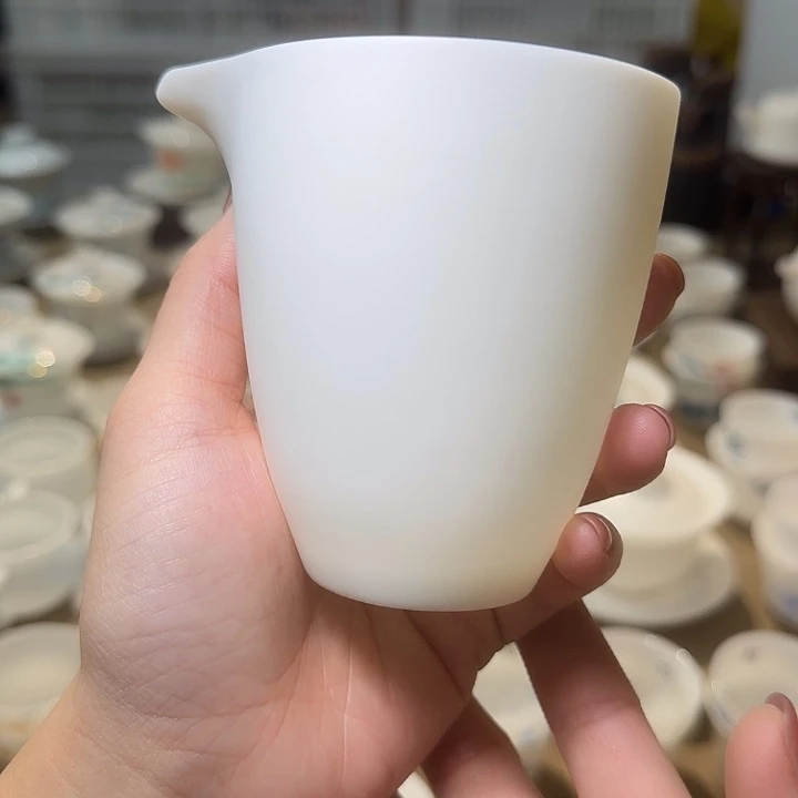 孤品默认微瑕素烧羊脂玉公道杯