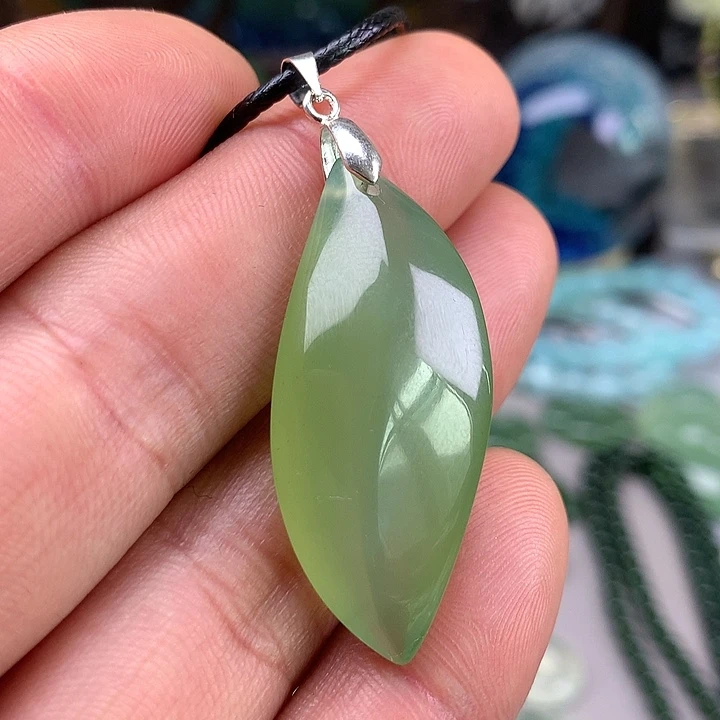 蛇纹石玉挂坠未镶嵌