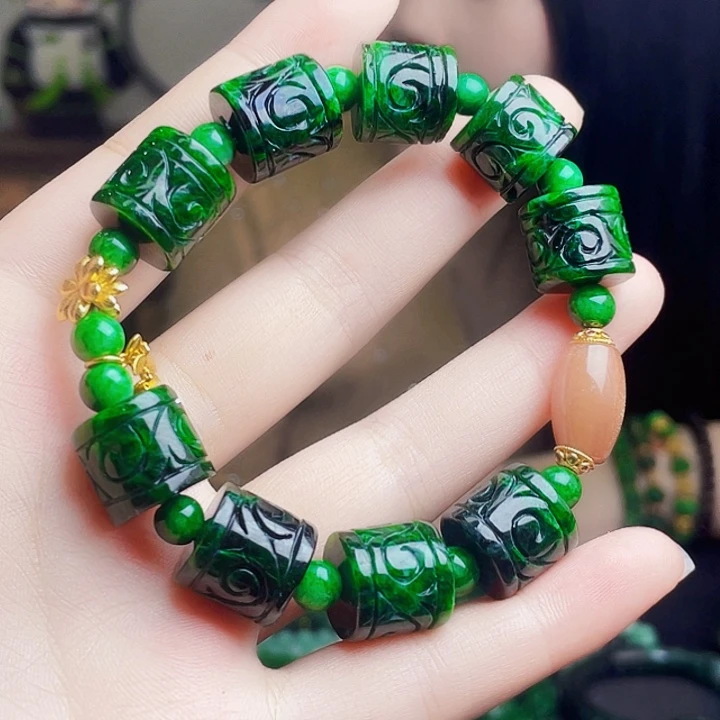 翡翠未镶嵌颈饰多样性