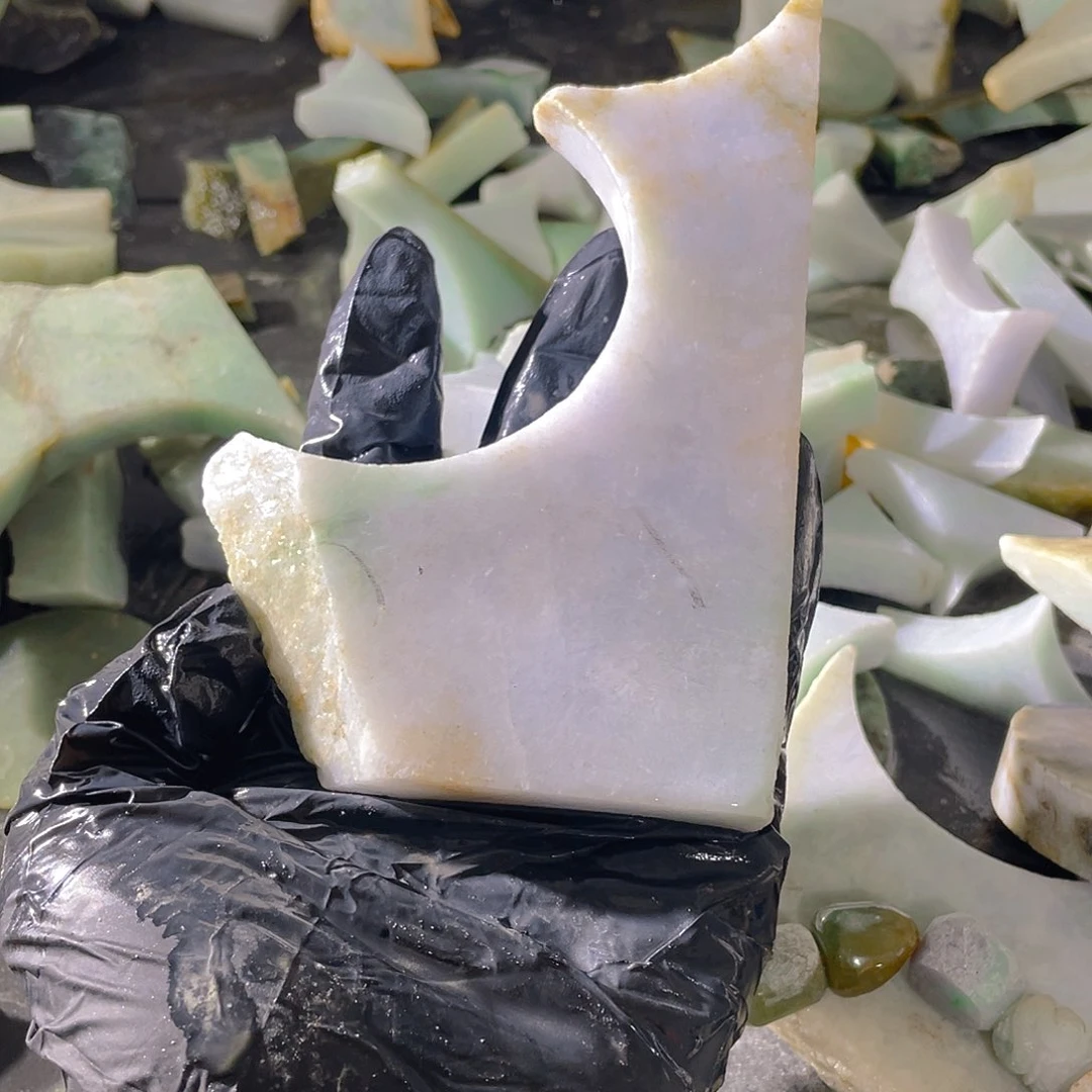 翡翠挂件未镶嵌定制翡翠毛料片料