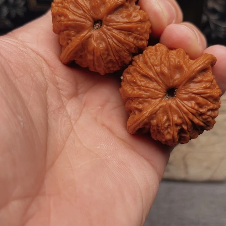 文玩核桃吊坠走**路血麒麟