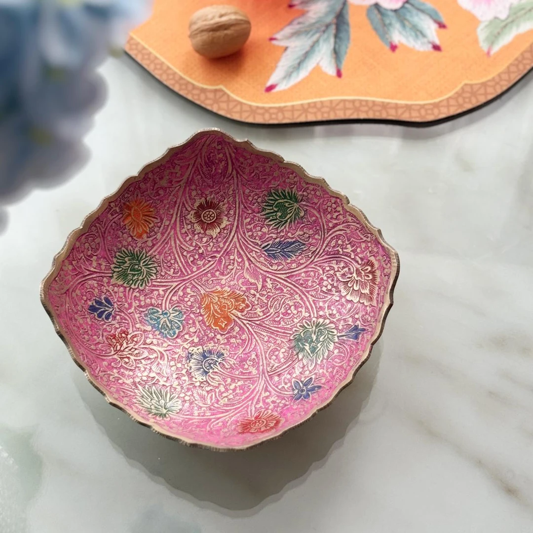 【奇居】印度手工刻花黄铜果盘客厅干果零食碟粉色#4811337