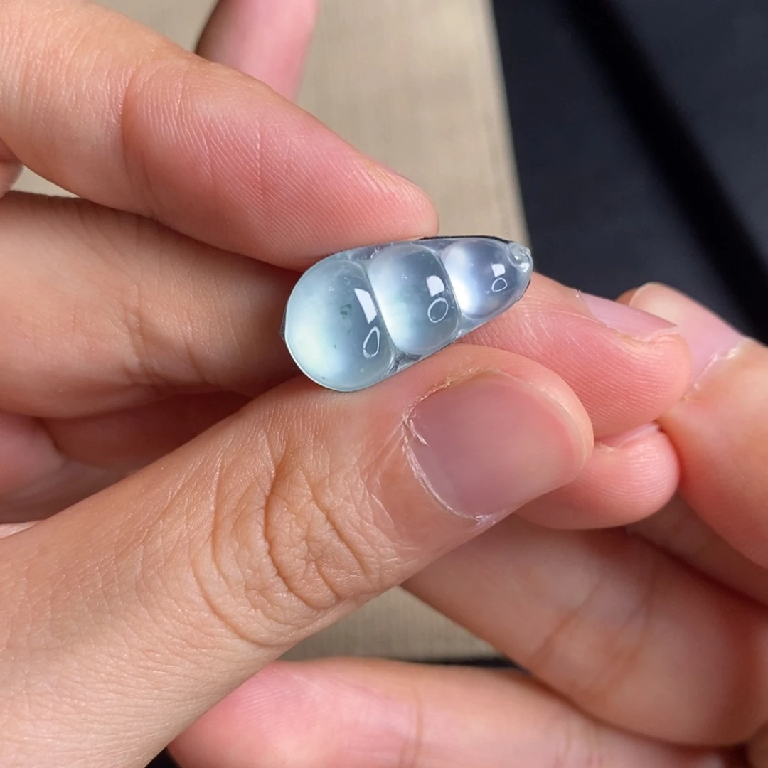 翡翠未镶嵌颈饰豆子