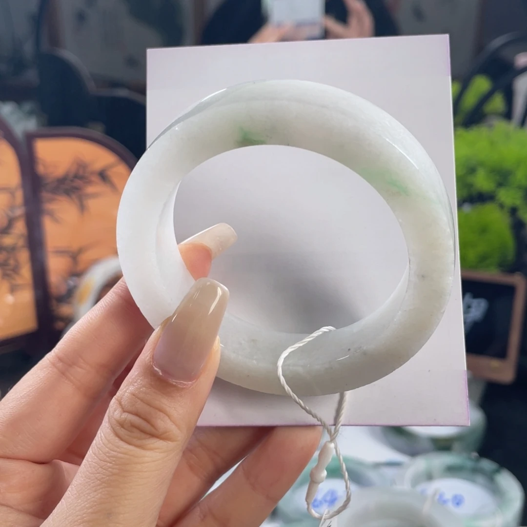 z***8定制翡翠未镶嵌翡翠手镯基地质检发货