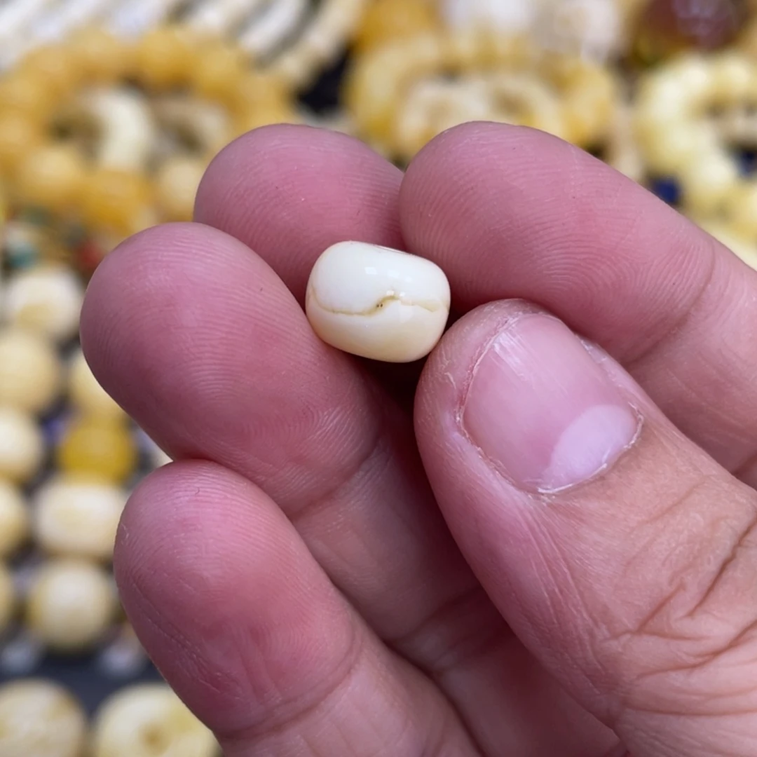 未镶嵌琥珀珠宝奇石10.2*7.7mm瑕疵福利款