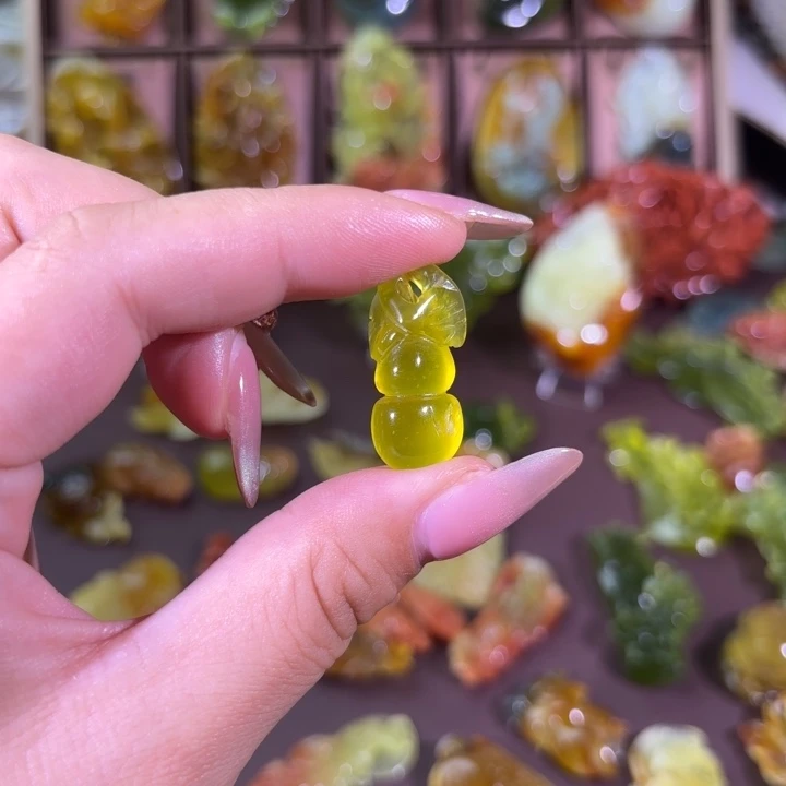 未镶嵌蛇纹石玉颈饰?*宝