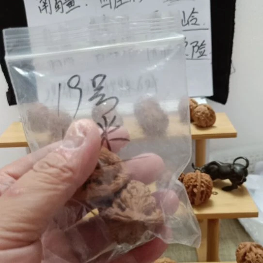 文玩核桃吊坠小*人虎头