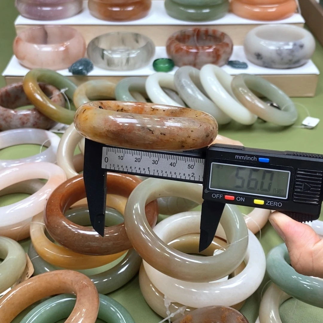 未镶嵌手镯石英岩玉