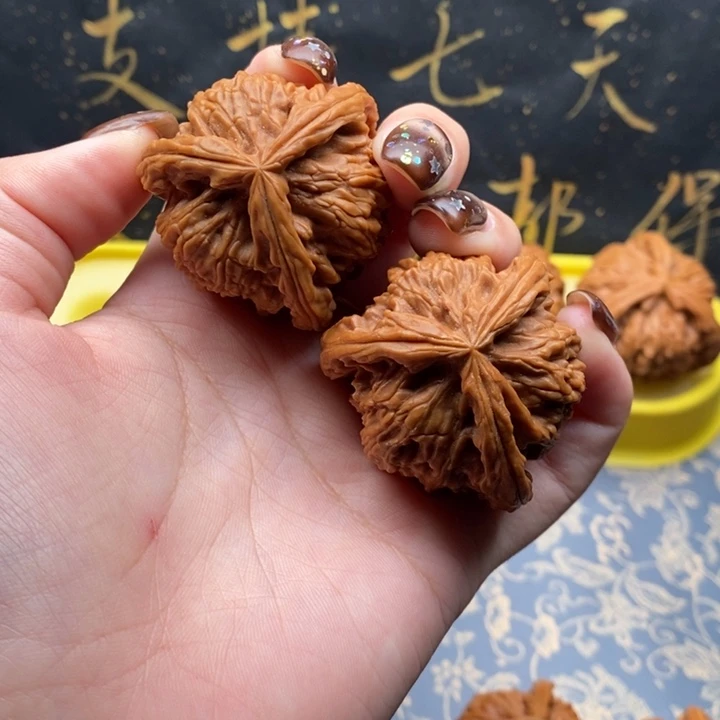 刺***崔文玩核桃吊坠白狮子