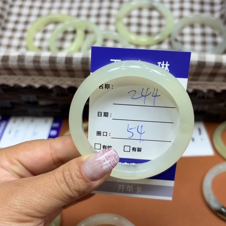 未镶嵌岫玉手镯天然