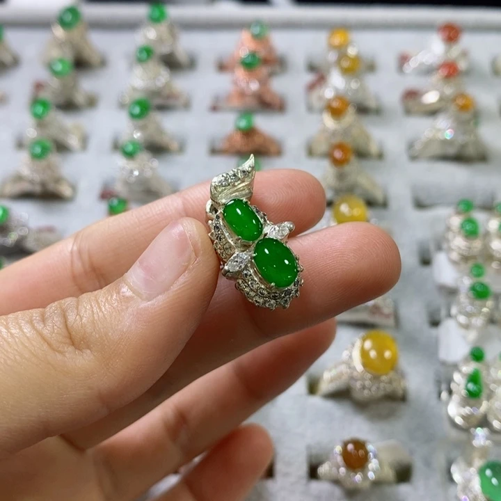 翡翠戒指未镶嵌蛋面