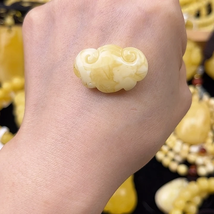 琥珀未镶嵌颈饰琥珀，