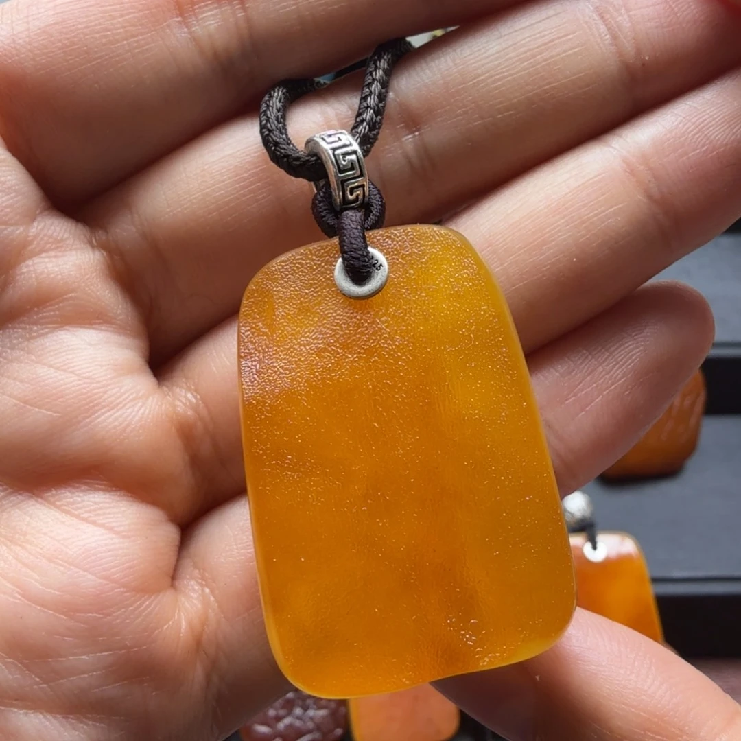 未镶嵌吊坠(赠链)琥珀