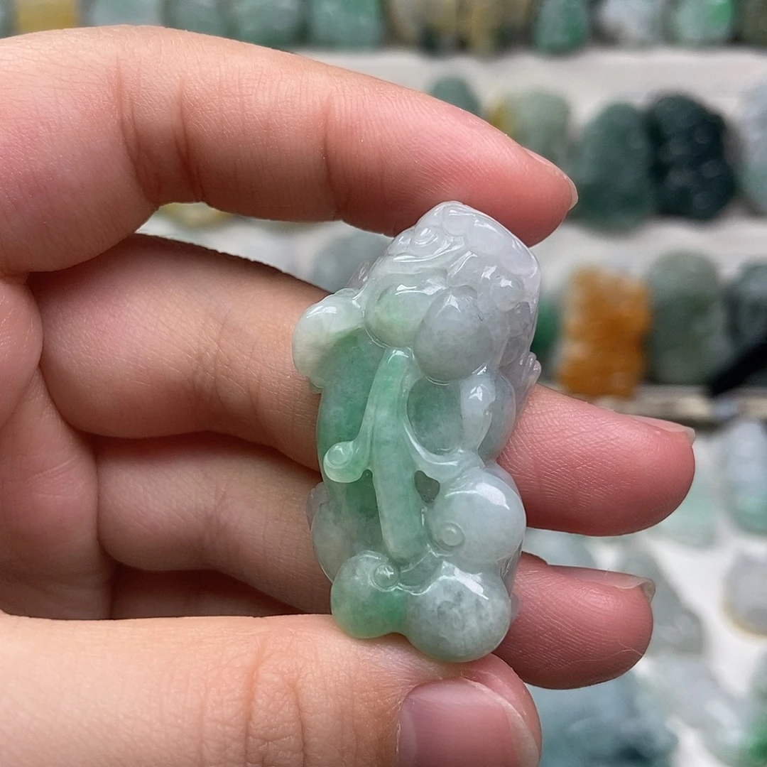 翡翠未镶嵌吊坠(赠链)