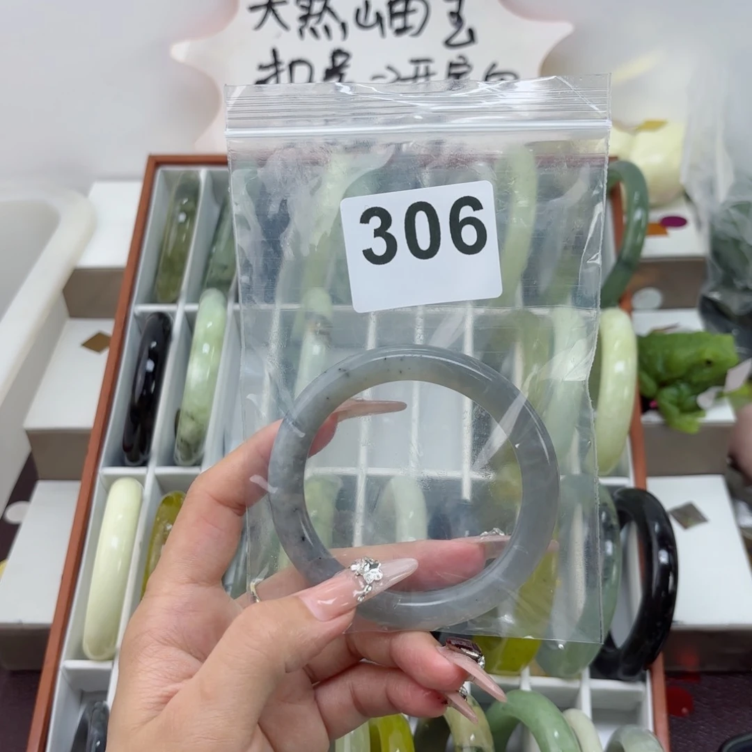 蛇纹石玉未镶嵌手镯妮*