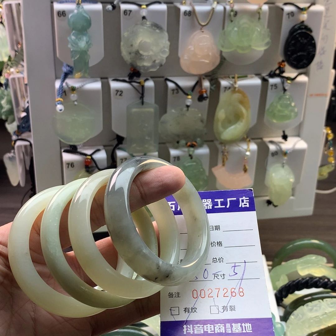 【闪购商品】蛇纹石玉颈饰未镶嵌