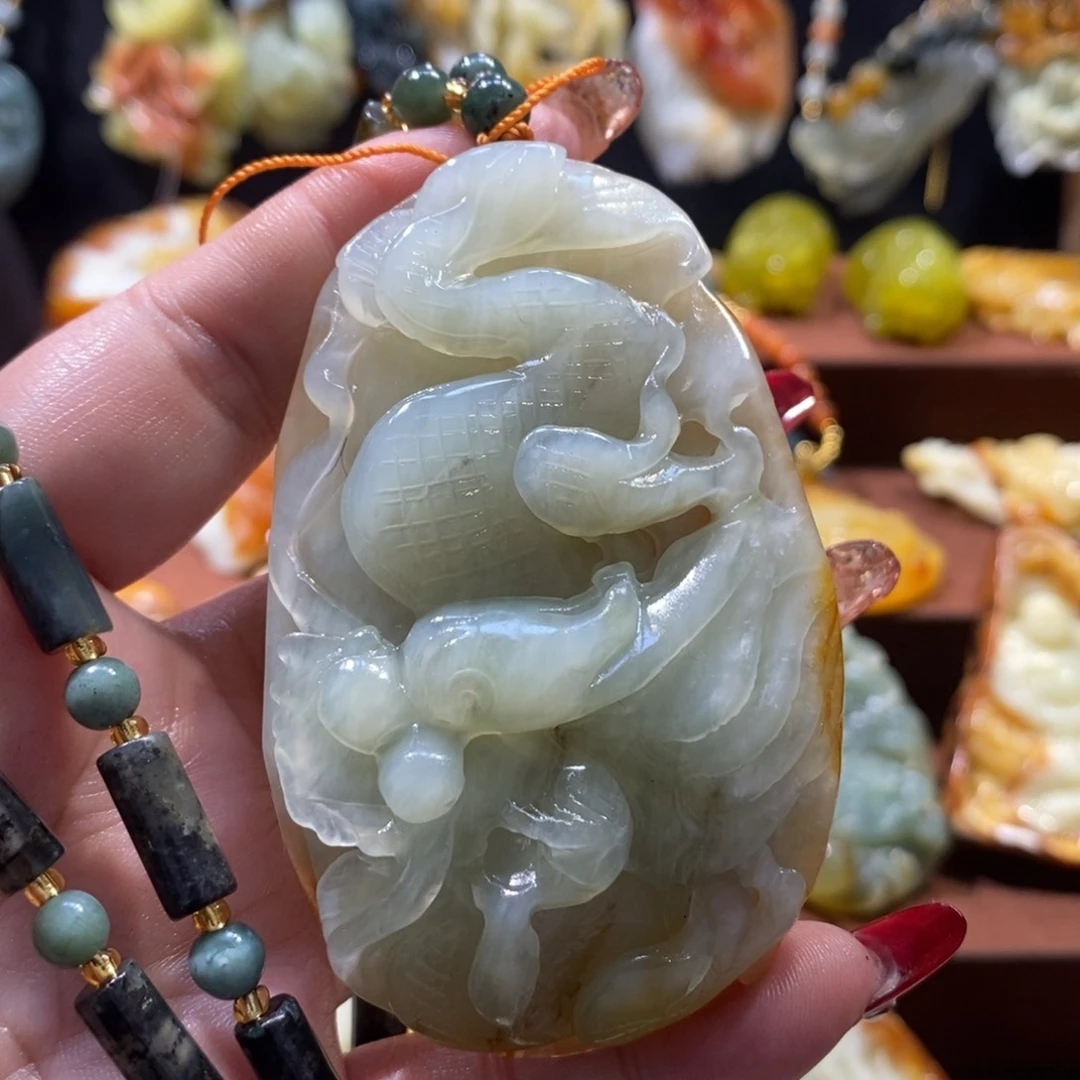 蛇纹石玉颈饰未镶嵌